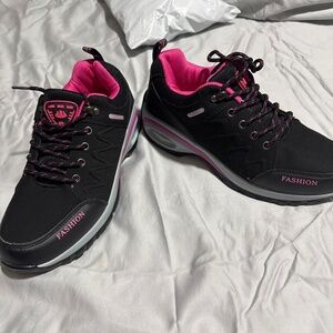 NEW! Fashion brand. Size 10. Never wore. Non smoking home